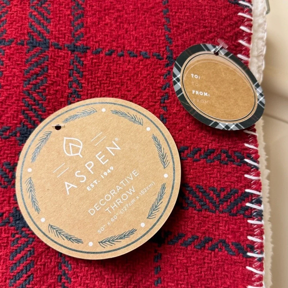 🚨MAKE AN OFFER🚨 Aspen Home Plaid Decorative Throw Blanket